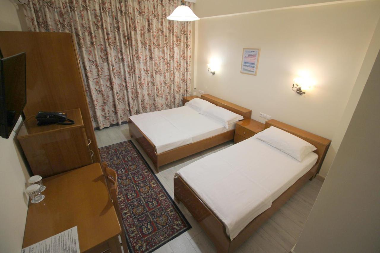 Hotel Ari Саранда Екстер'єр фото