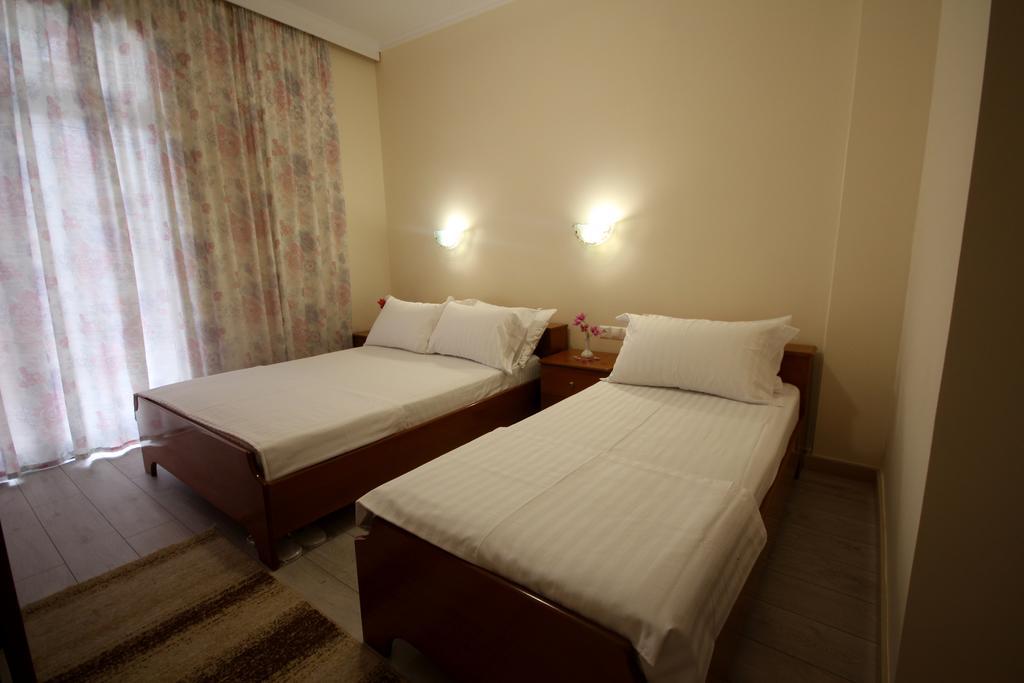 Hotel Ari Саранда Екстер'єр фото