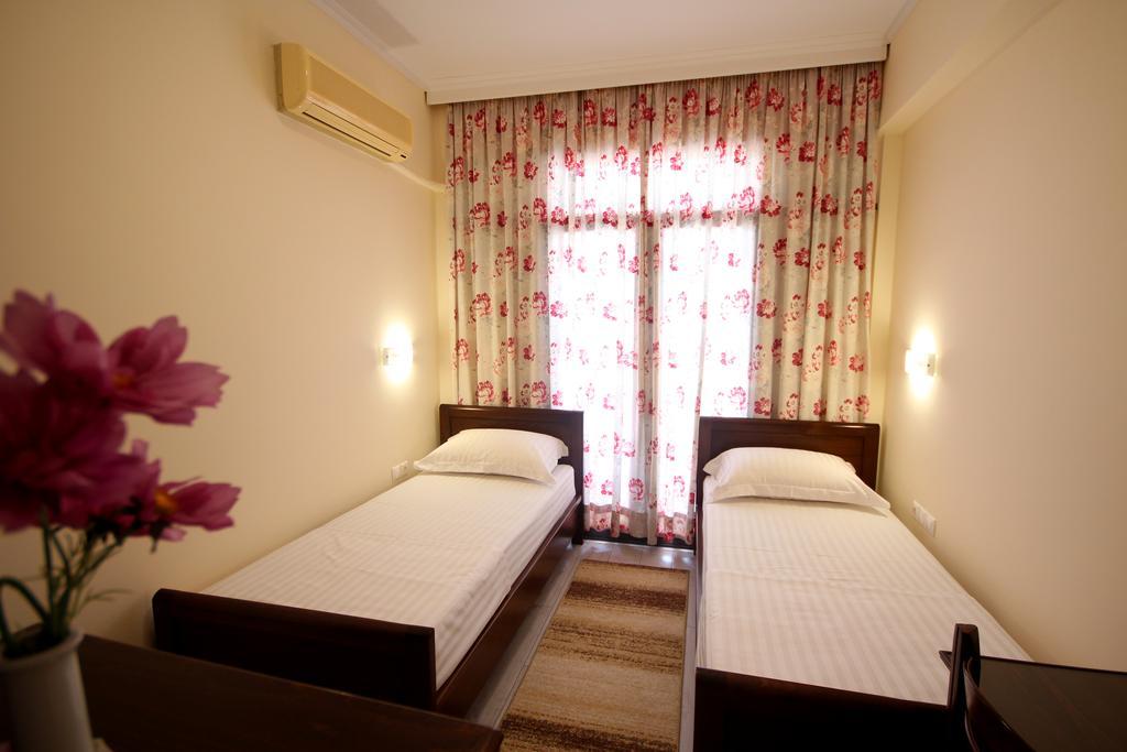 Hotel Ari Саранда Екстер'єр фото
