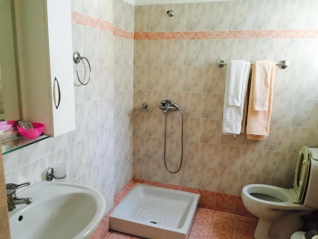 Hotel Ari Саранда Екстер'єр фото