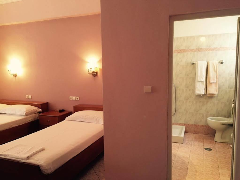Hotel Ari Саранда Екстер'єр фото