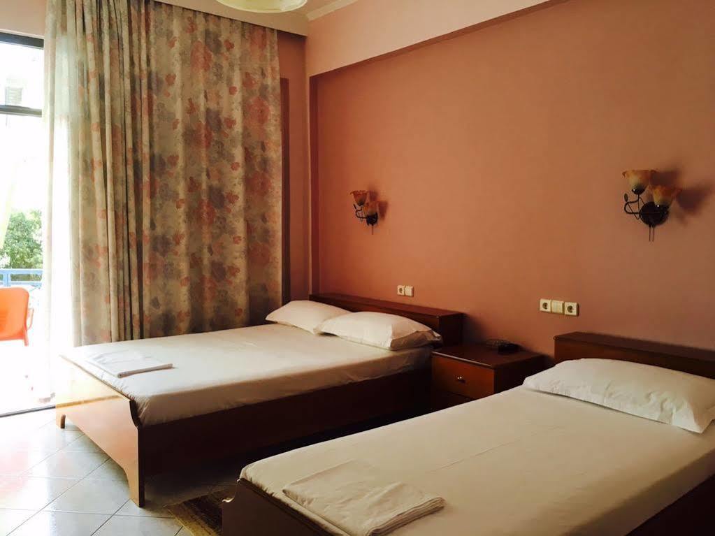 Hotel Ari Саранда Екстер'єр фото